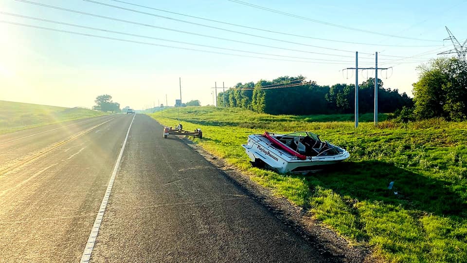 ditch recovery towing service in Palestine TX vehicle off roadway